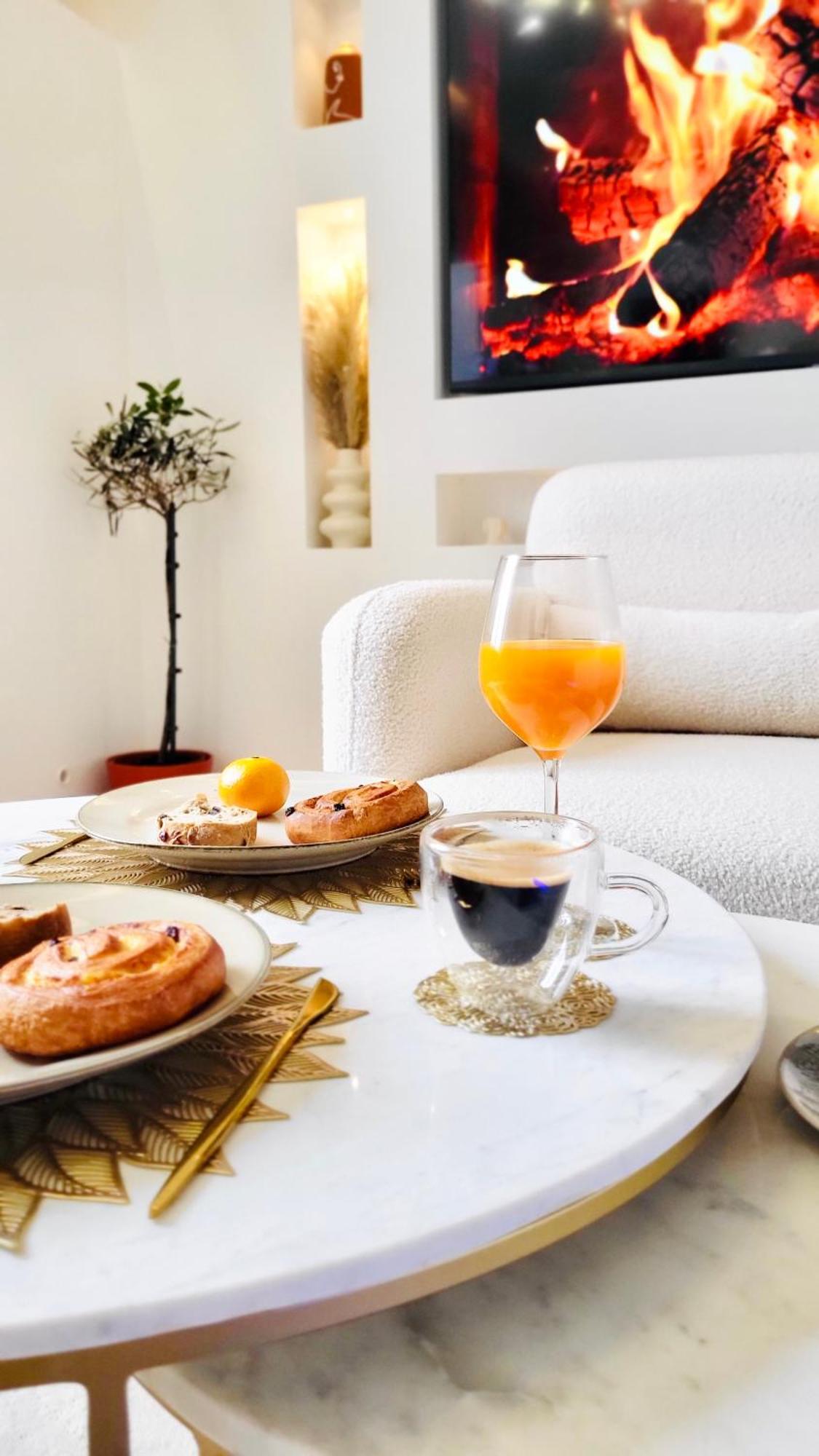 - La Suite Delos - Jacuzzi 2 Places - Centre Ville A Pied - Lit Queen Size - Parking Privee - Wifi - City Center Within Walking Distance - カンペール エクステリア 写真