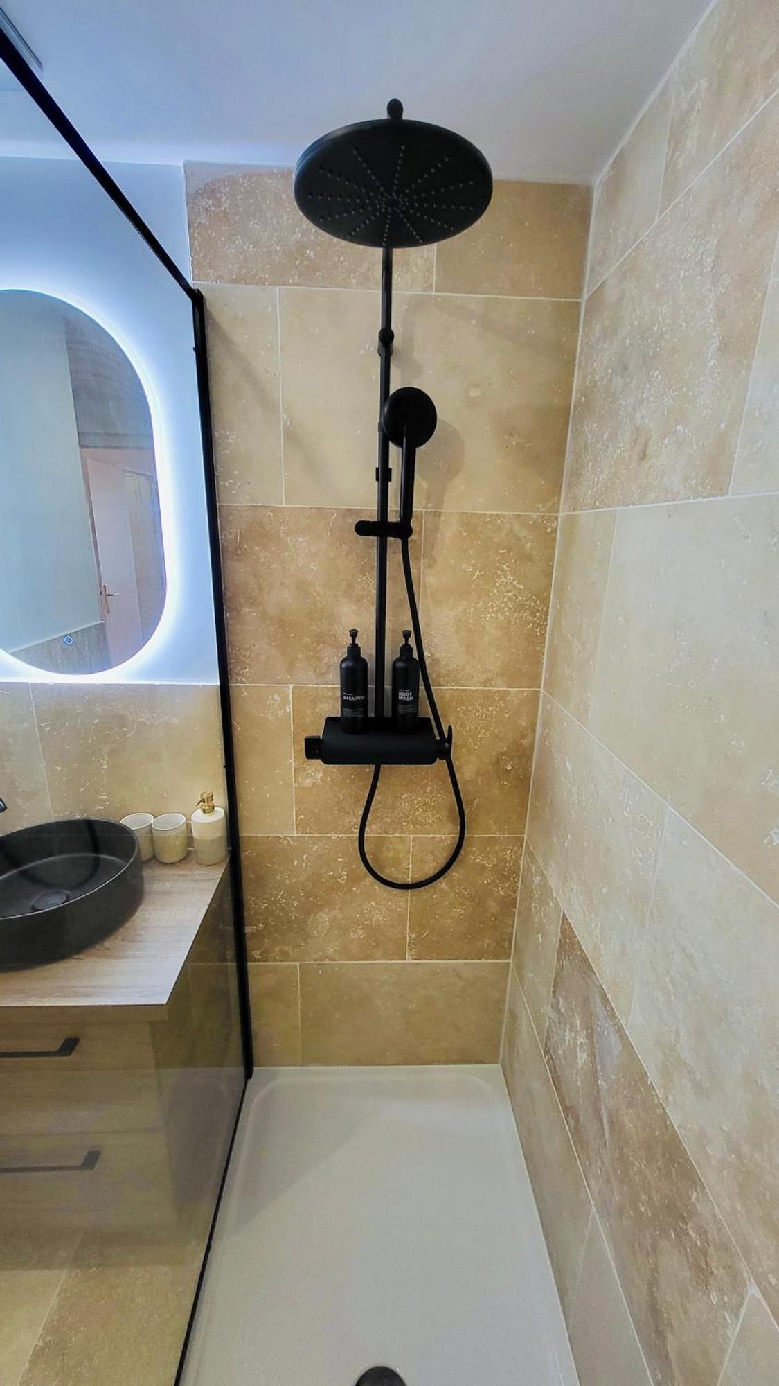 - La Suite Delos - Jacuzzi 2 Places - Centre Ville A Pied - Lit Queen Size - Parking Privee - Wifi - City Center Within Walking Distance - カンペール エクステリア 写真