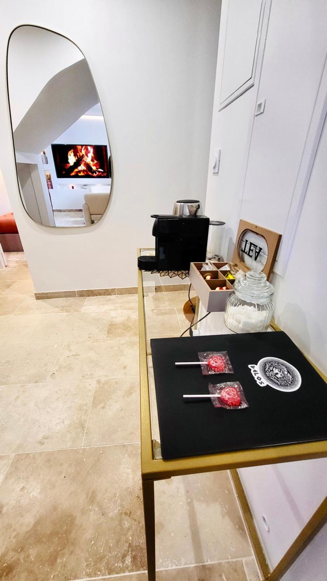 - La Suite Delos - Jacuzzi 2 Places - Centre Ville A Pied - Lit Queen Size - Parking Privee - Wifi - City Center Within Walking Distance - カンペール エクステリア 写真