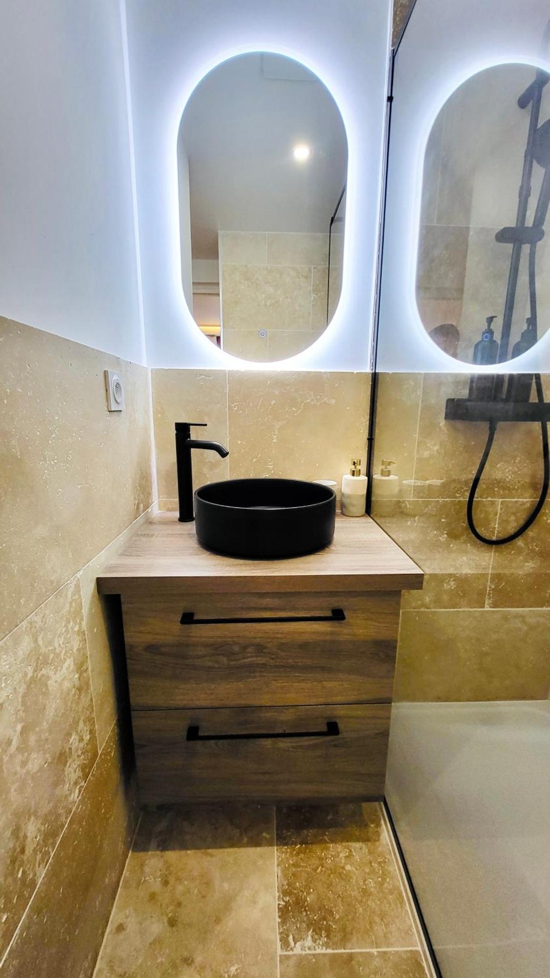 - La Suite Delos - Jacuzzi 2 Places - Centre Ville A Pied - Lit Queen Size - Parking Privee - Wifi - City Center Within Walking Distance - カンペール エクステリア 写真