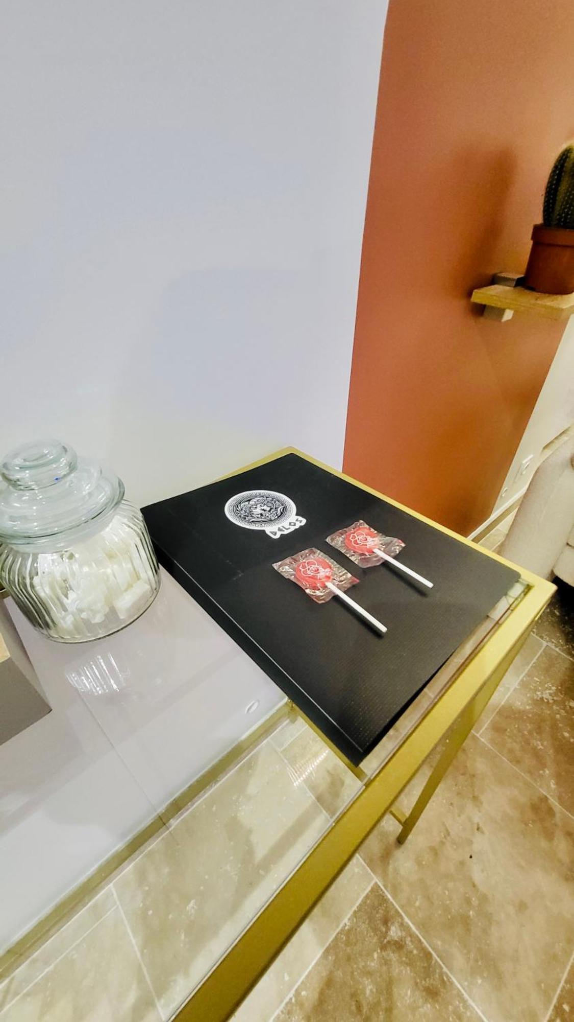 - La Suite Delos - Jacuzzi 2 Places - Centre Ville A Pied - Lit Queen Size - Parking Privee - Wifi - City Center Within Walking Distance - カンペール エクステリア 写真