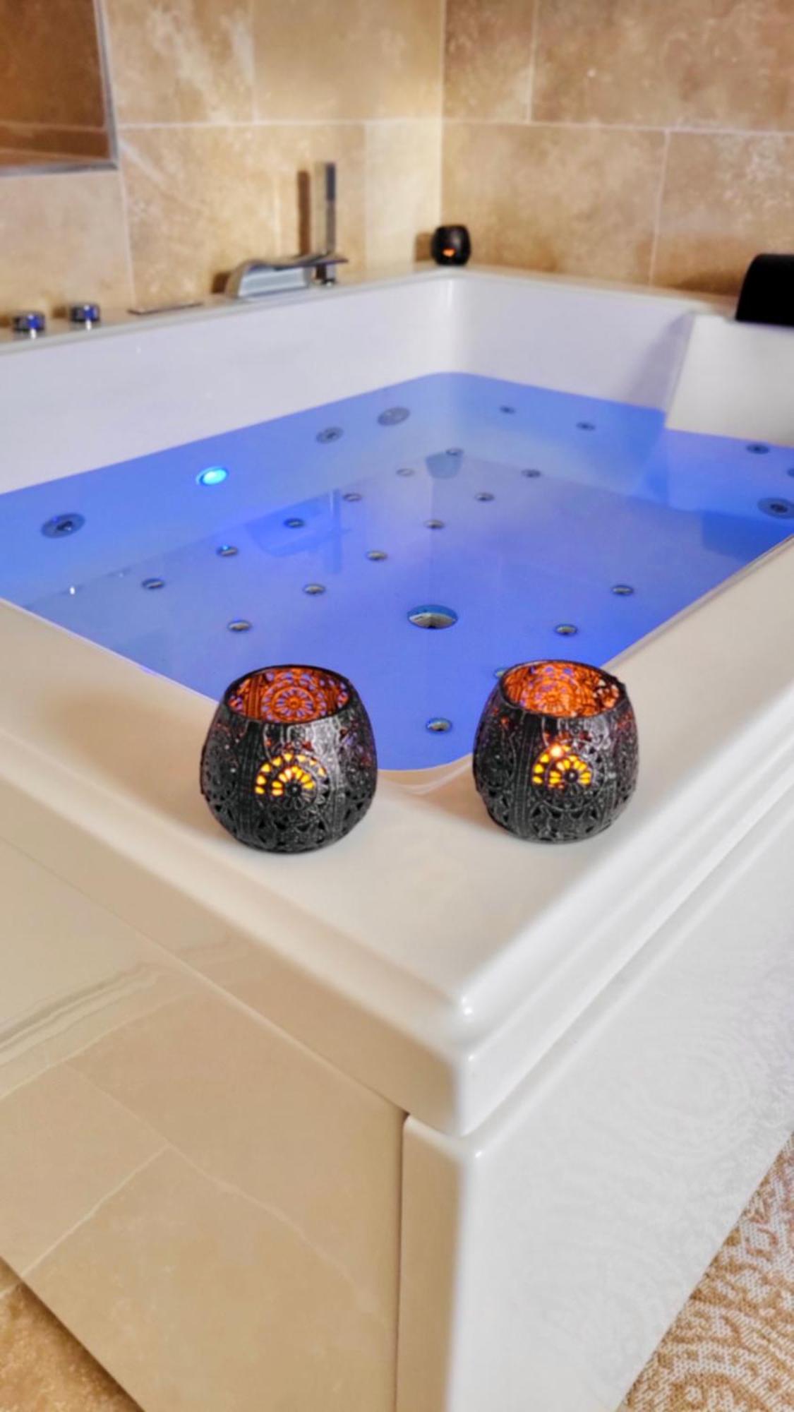 - La Suite Delos - Jacuzzi 2 Places - Centre Ville A Pied - Lit Queen Size - Parking Privee - Wifi - City Center Within Walking Distance - カンペール エクステリア 写真