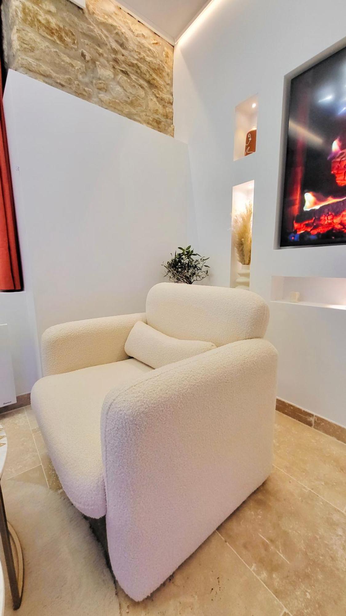 - La Suite Delos - Jacuzzi 2 Places - Centre Ville A Pied - Lit Queen Size - Parking Privee - Wifi - City Center Within Walking Distance - カンペール エクステリア 写真
